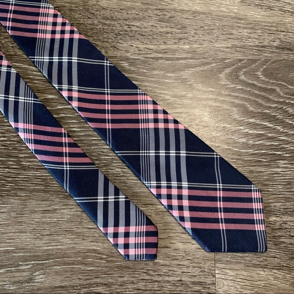 3/$27 Banana Republic 100% Silk Men’s Tie - Picture 1 of 5